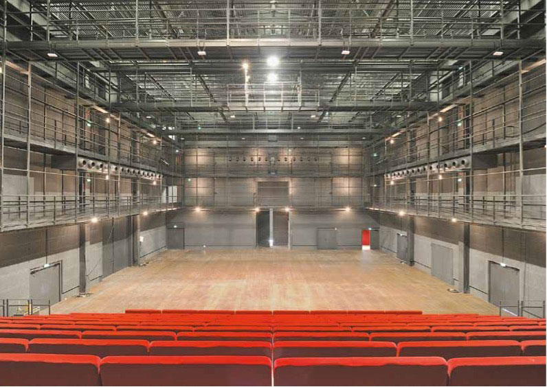 4. La Fabrica en Avignon : axe longitudinal, configuration frontale - Photo © Patrice Morel