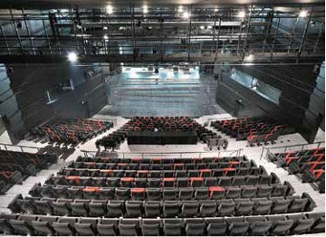 8. Le Bateau Feu à Dunkerque - Grande salle, vue du dernier rang du parterre haut Photo © Patrice Morel