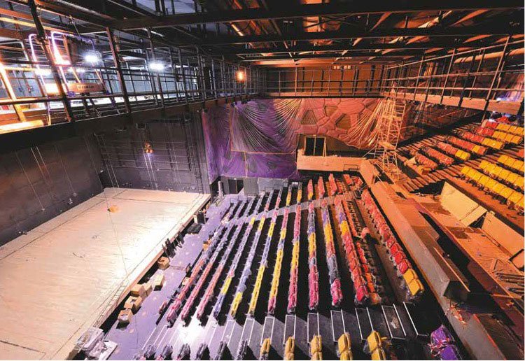 10. Le Paloma à Nîmes - Vue latérale de la grande salle - Photo © Patrice Morel