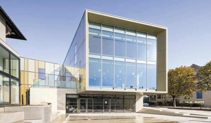 Parvis, accès public - Photo © Blond & Roux architectes