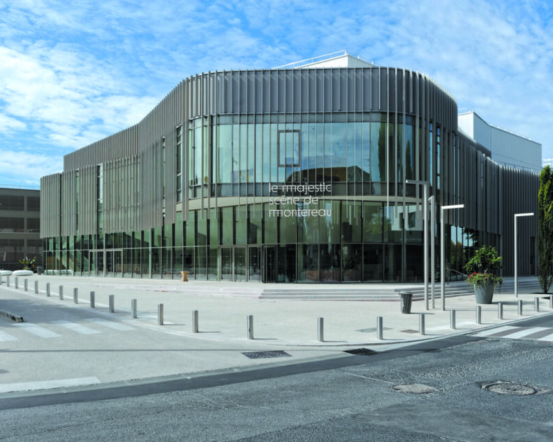 Parvis, façade principale, entrée publique